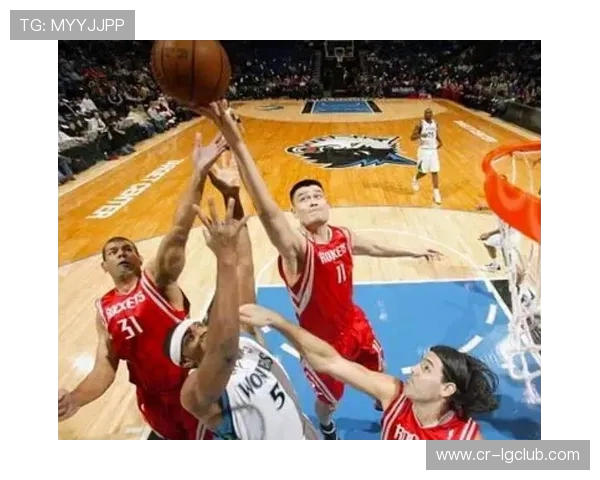 深度解析足球比赛中以拨球动作保持横向控制的核心技战术要点详解